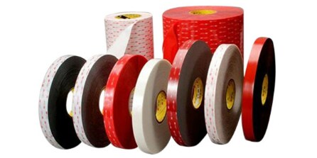 Pásky 3M VHB™ pro aplikace uchycení a zdobení
