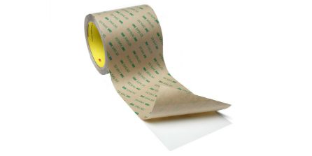 Oboustranné lepicí pásky 3M pro aplikace plochých těsnění
